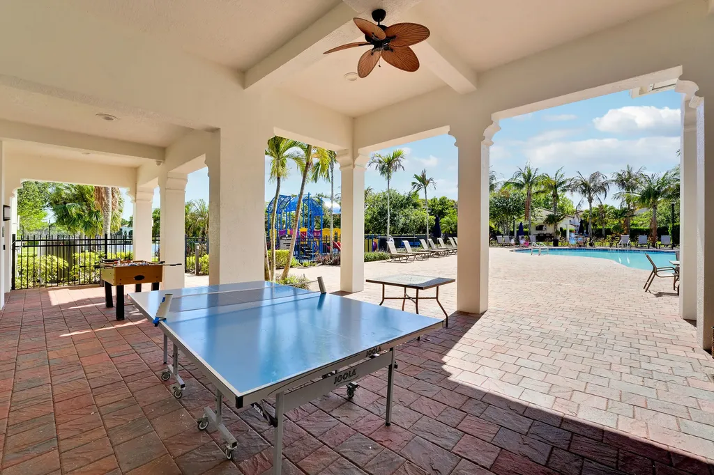 124 Casa Circle Jupiter FL 33458