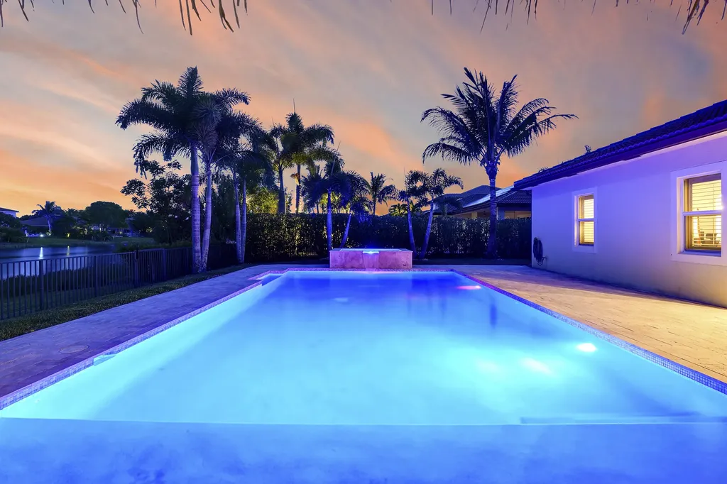 124 Casa Circle Jupiter FL 33458