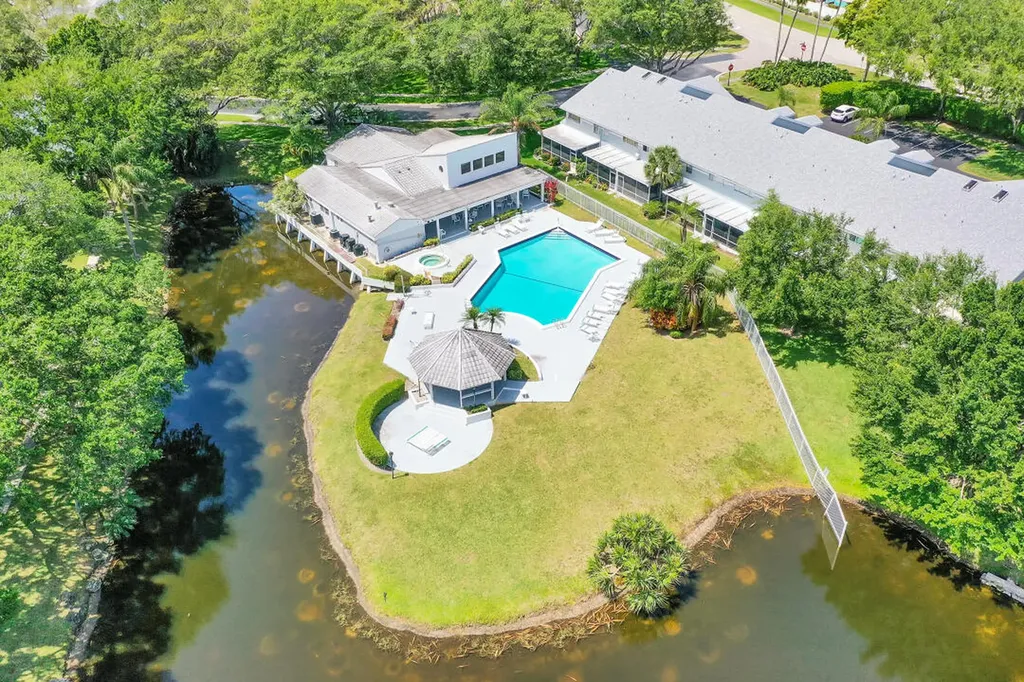 6245 Old Court Road Boca Raton FL 33433