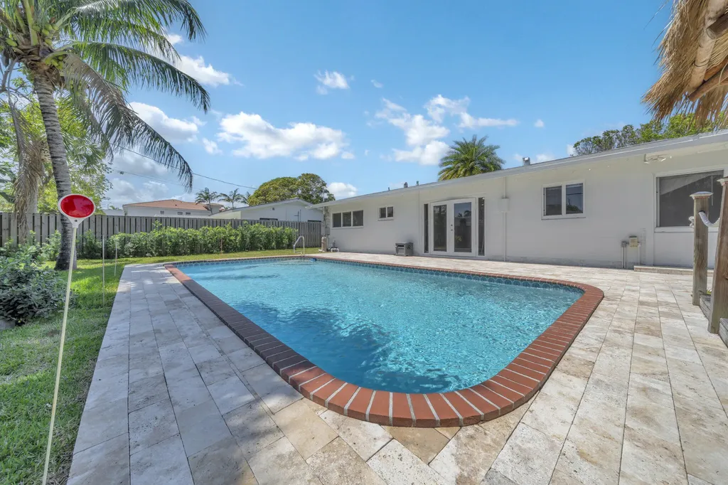 1970 NE 32nd Street Lighthouse Point FL 33064