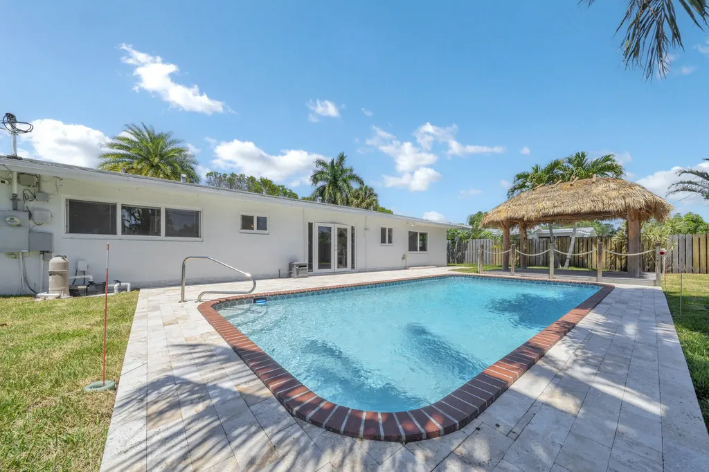 1970 NE 32nd Street Lighthouse Point FL 33064