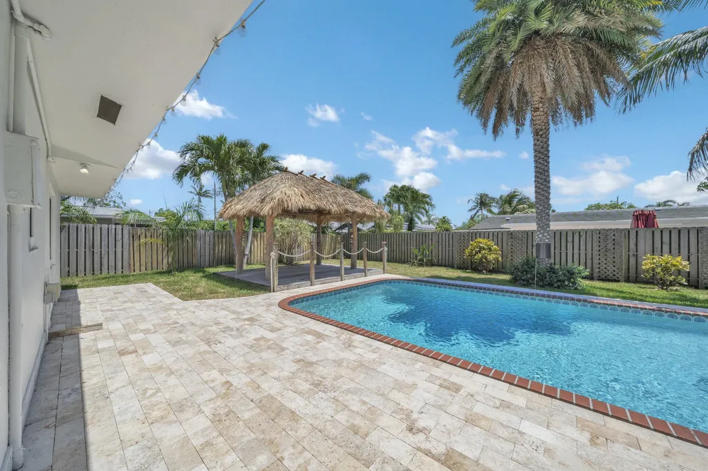 1970 NE 32nd Street Lighthouse Point FL 33064