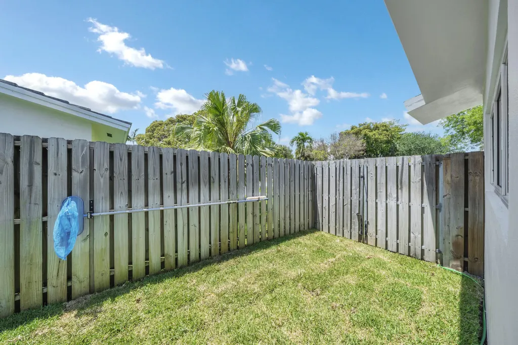 1970 NE 32nd Street Lighthouse Point FL 33064