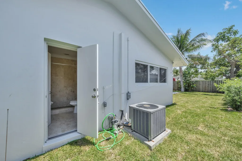 1970 NE 32nd Street Lighthouse Point FL 33064