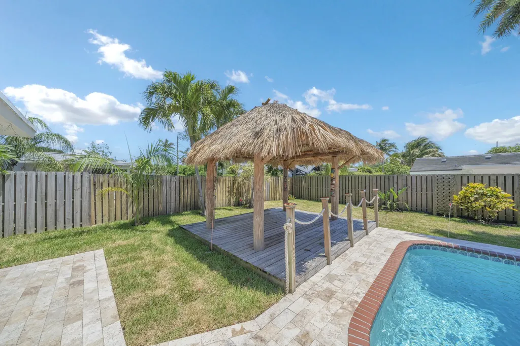 1970 NE 32nd Street Lighthouse Point FL 33064