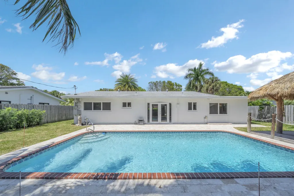 1970 NE 32nd Street Lighthouse Point FL 33064