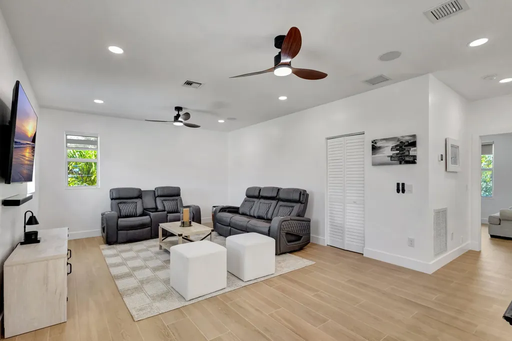 12952 Drayton Road SE North Palm Beach FL 33408