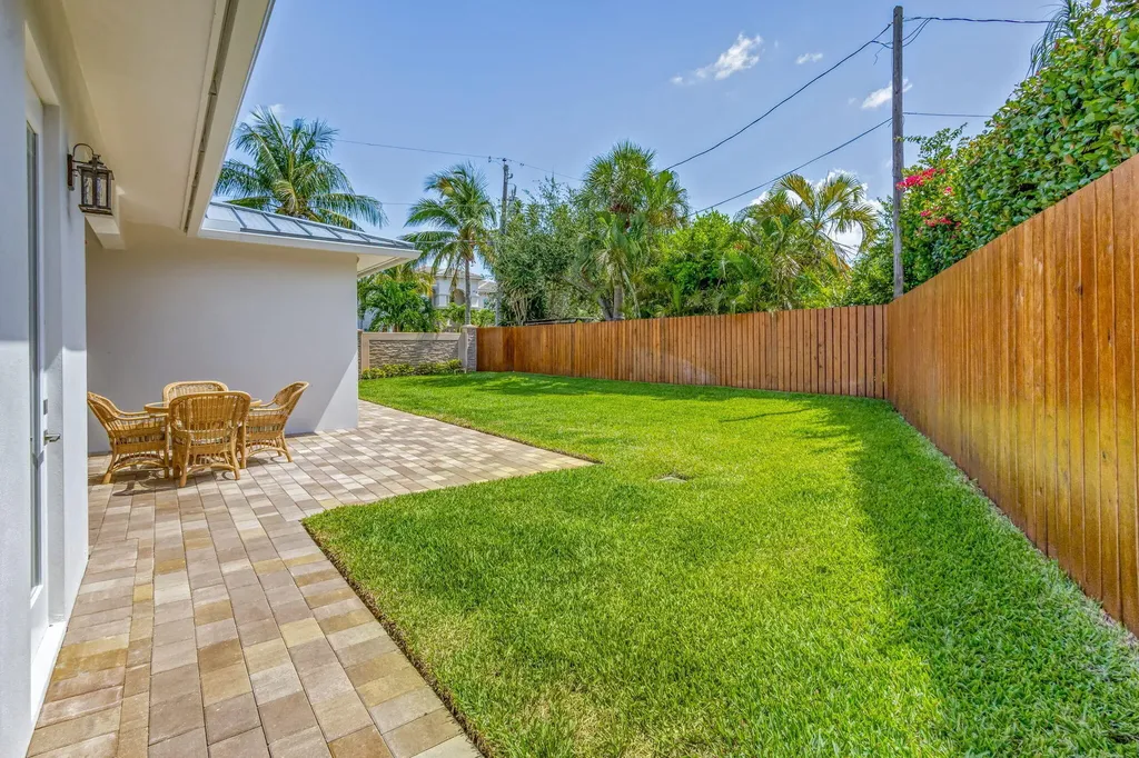 12952 Drayton Road SE North Palm Beach FL 33408