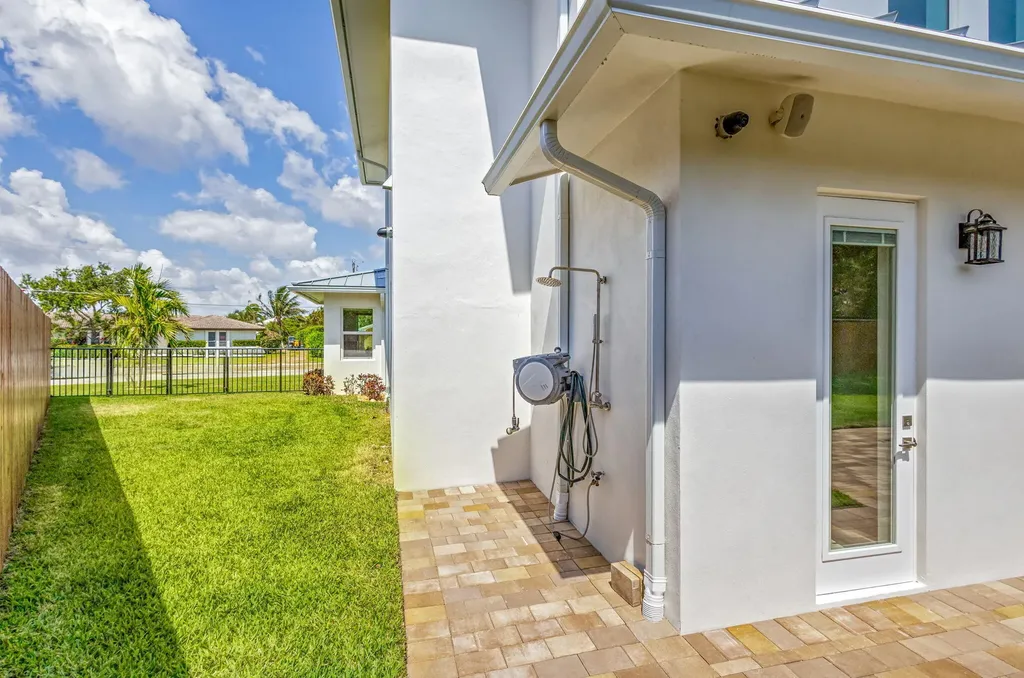 12952 Drayton Road SE North Palm Beach FL 33408