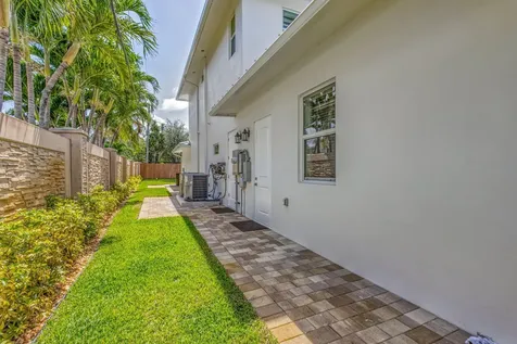 12952 Drayton Road SE North Palm Beach FL 33408