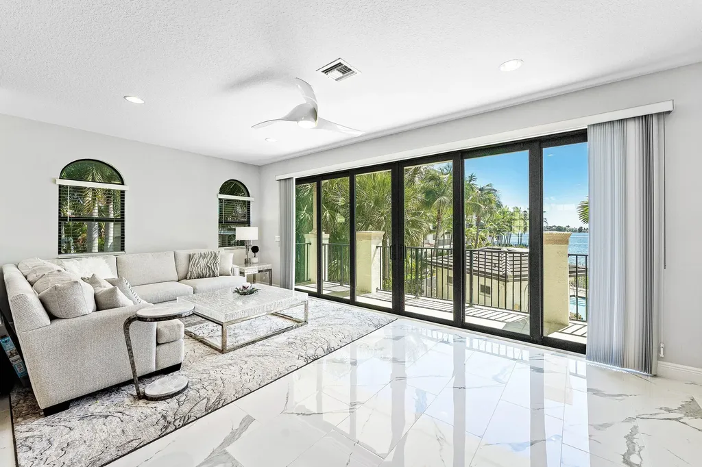 10 Windward Lane Boynton Beach FL 33435