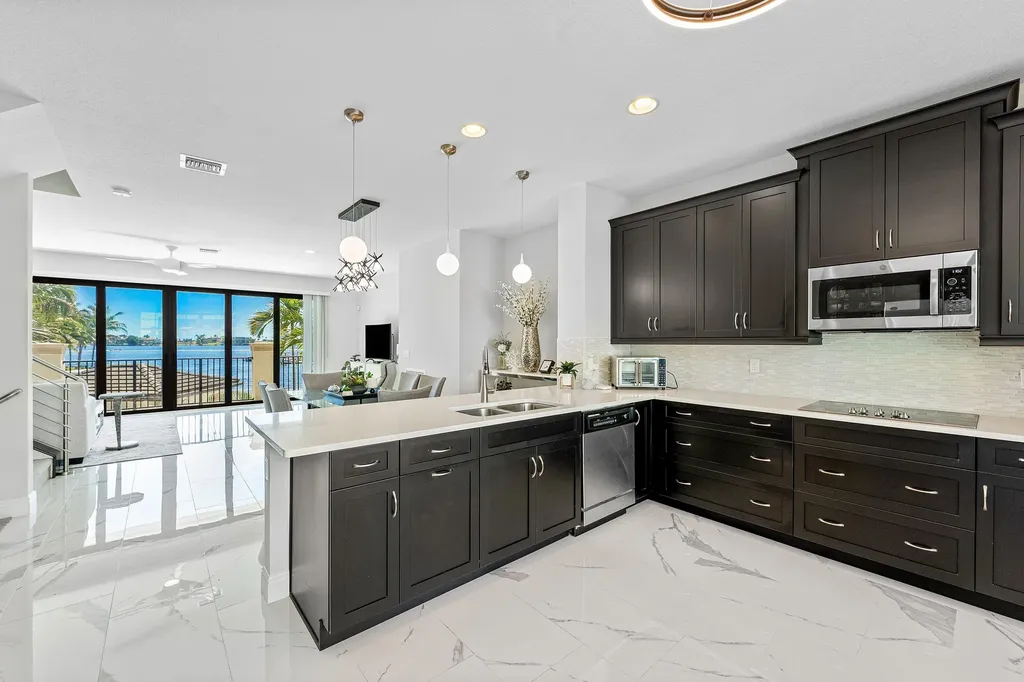 10 Windward Lane Boynton Beach FL 33435