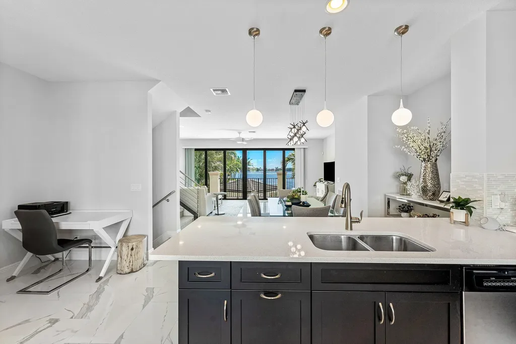 10 Windward Lane Boynton Beach FL 33435