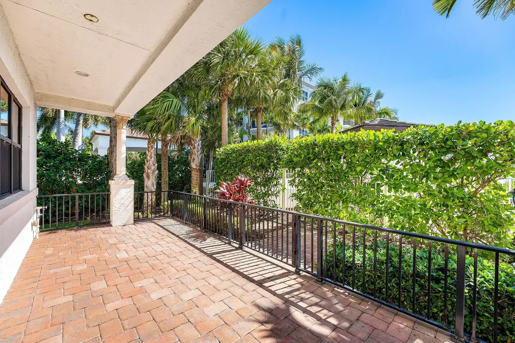 10 Windward Lane Boynton Beach FL 33435
