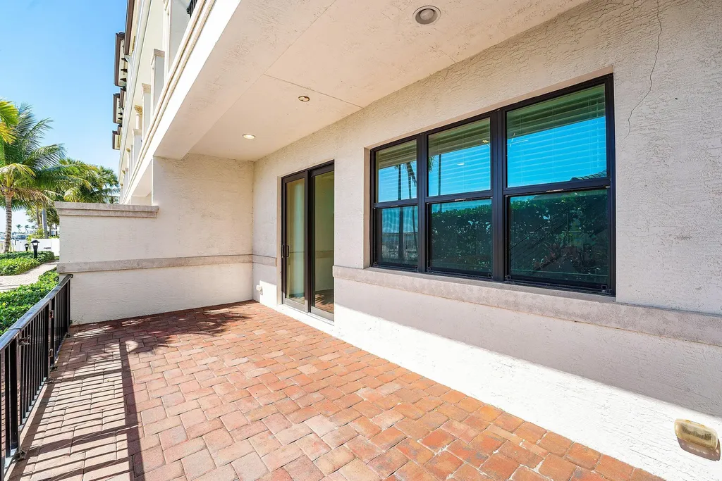 10 Windward Lane Boynton Beach FL 33435