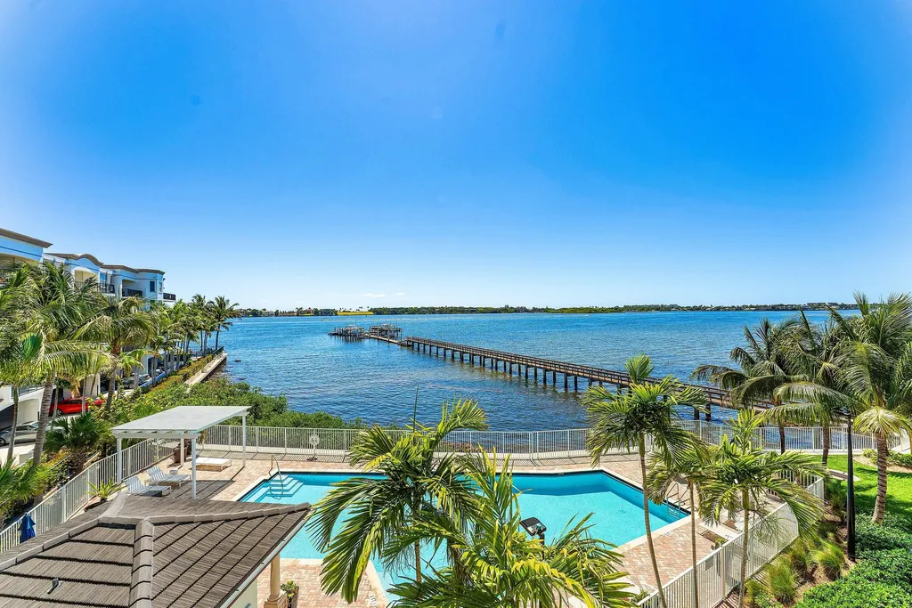 10 Windward Lane Boynton Beach FL 33435