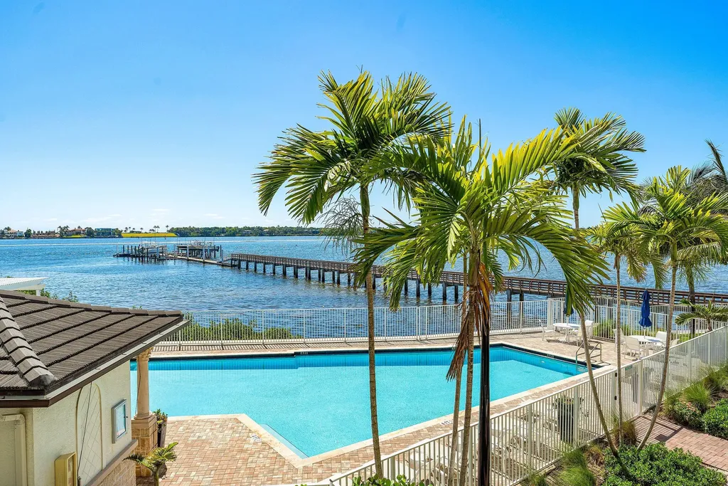 10 Windward Lane Boynton Beach FL 33435