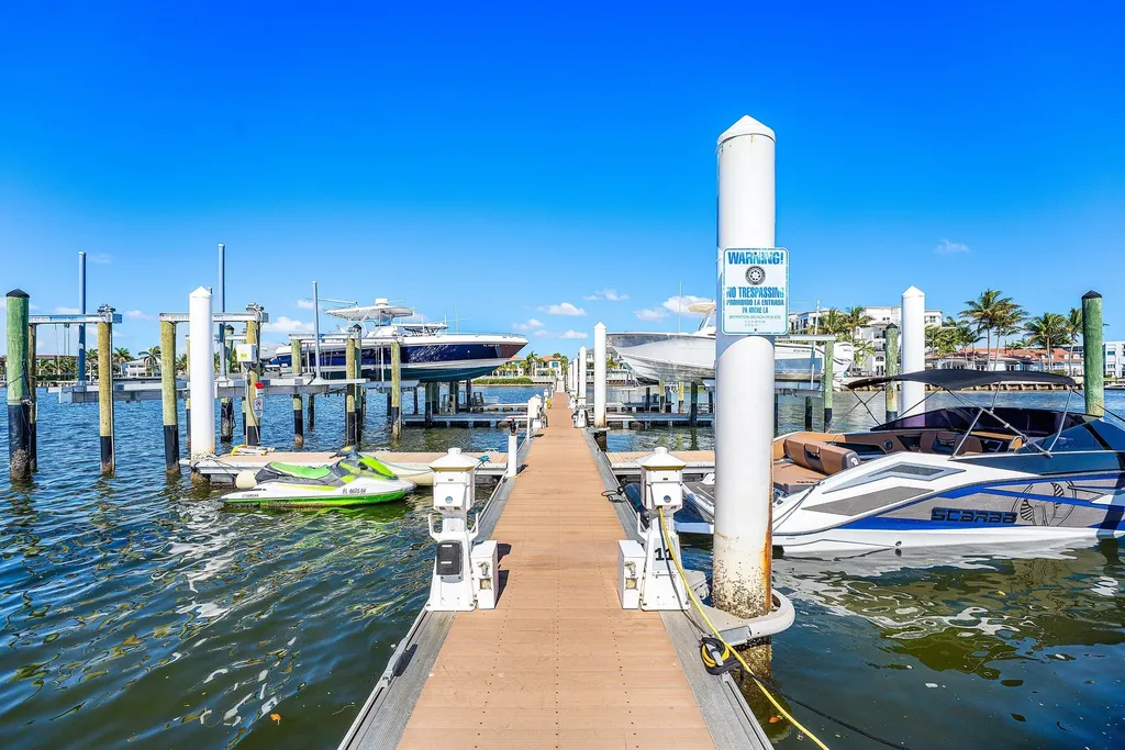 10 Windward Lane Boynton Beach FL 33435