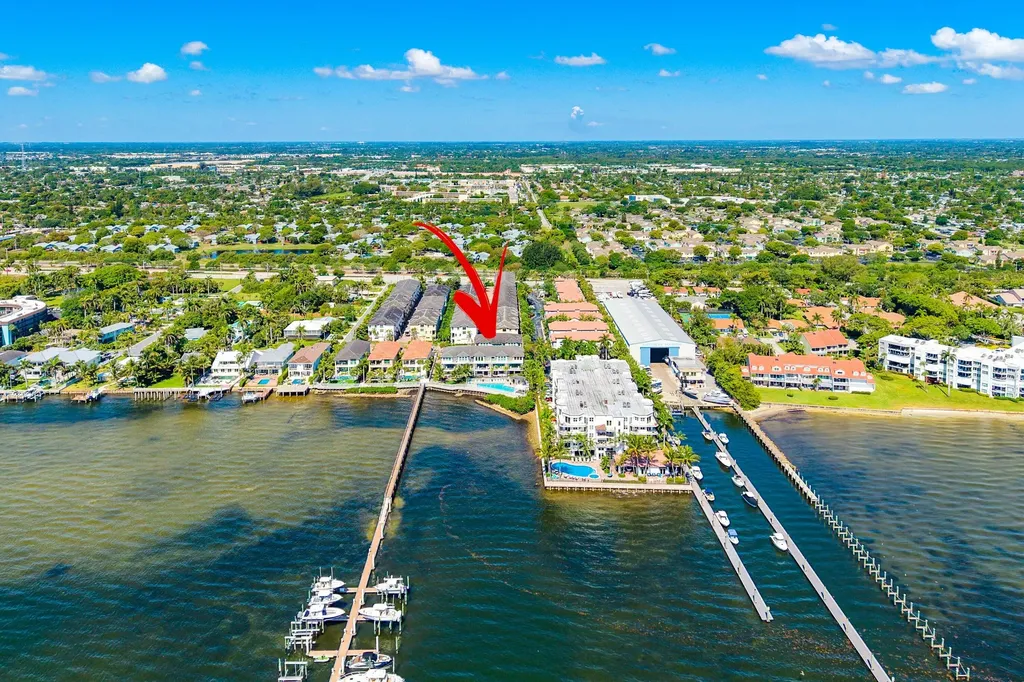 10 Windward Lane Boynton Beach FL 33435