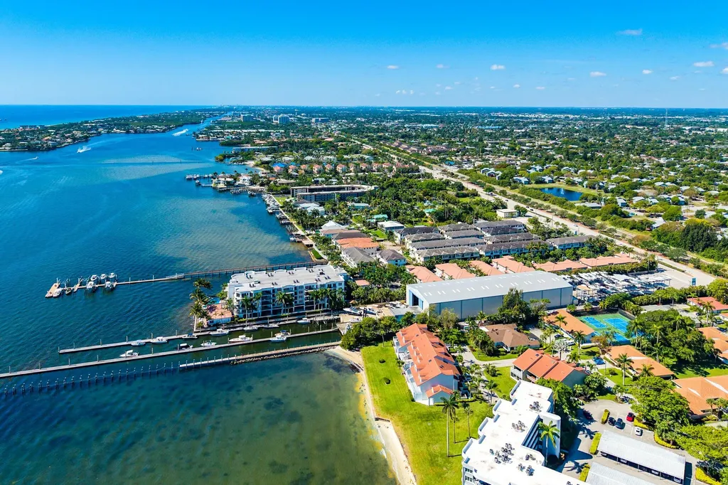 10 Windward Lane Boynton Beach FL 33435