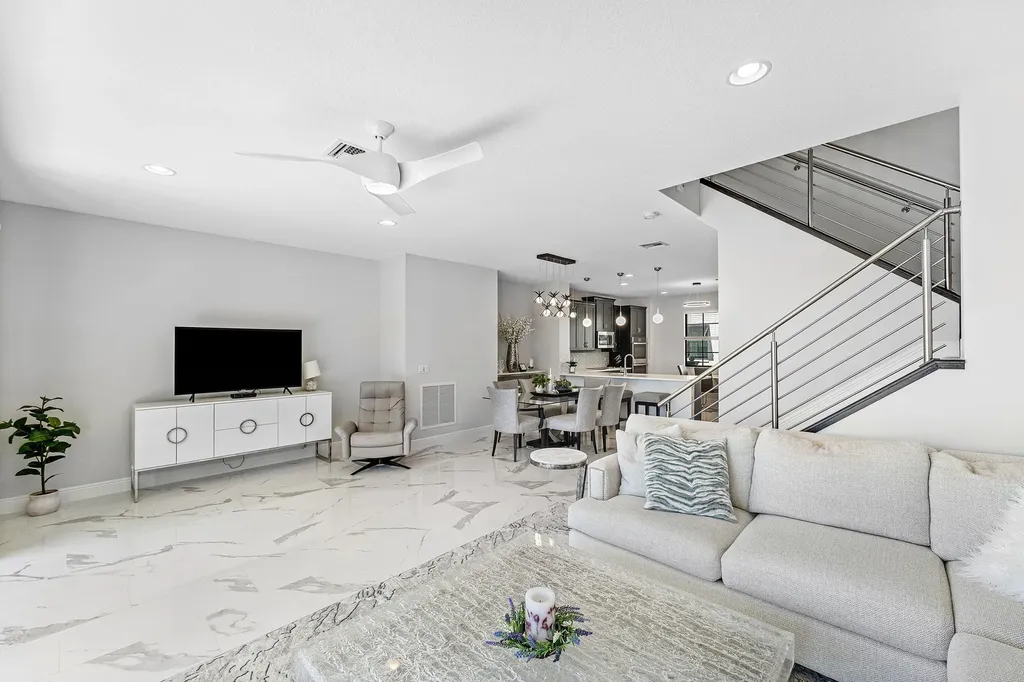 10 Windward Lane Boynton Beach FL 33435