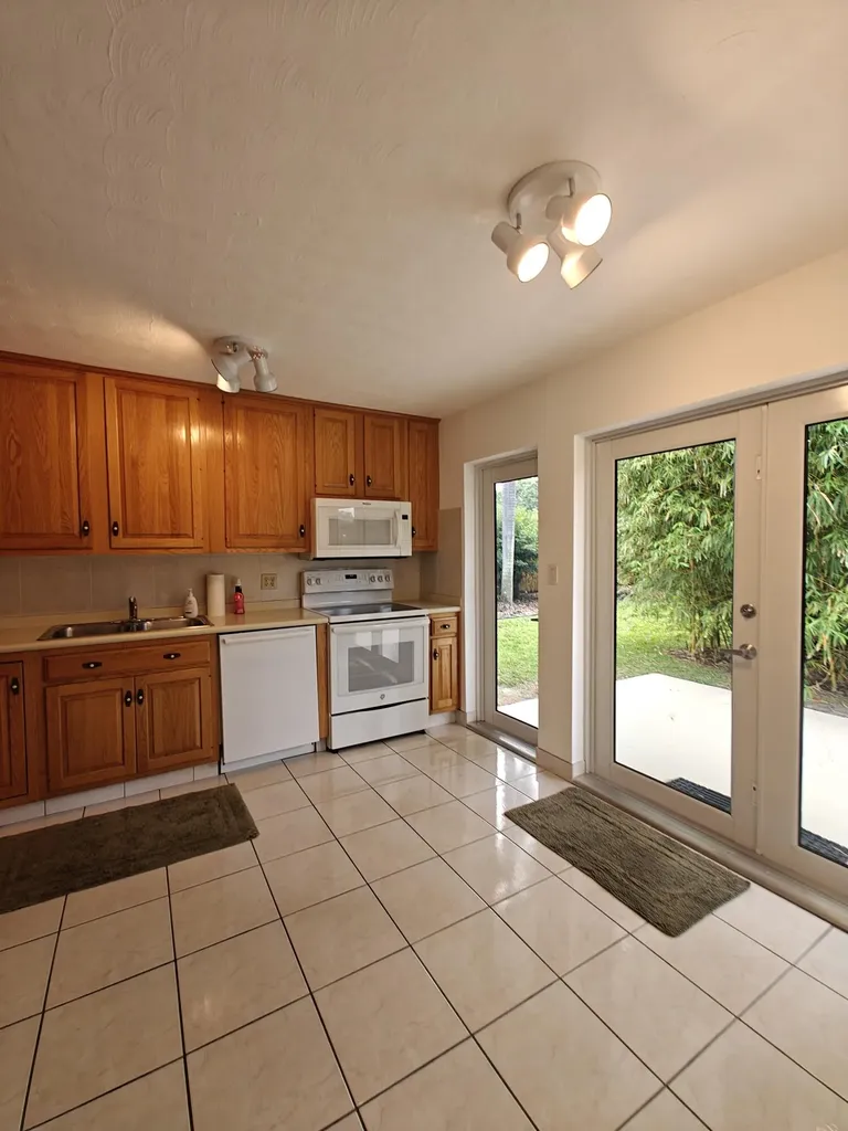 2120 N 57th Way Hollywood FL 33021