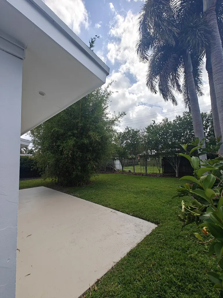2120 N 57th Way Hollywood FL 33021