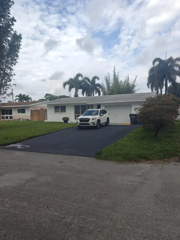 2120 N 57th Way Hollywood FL 33021