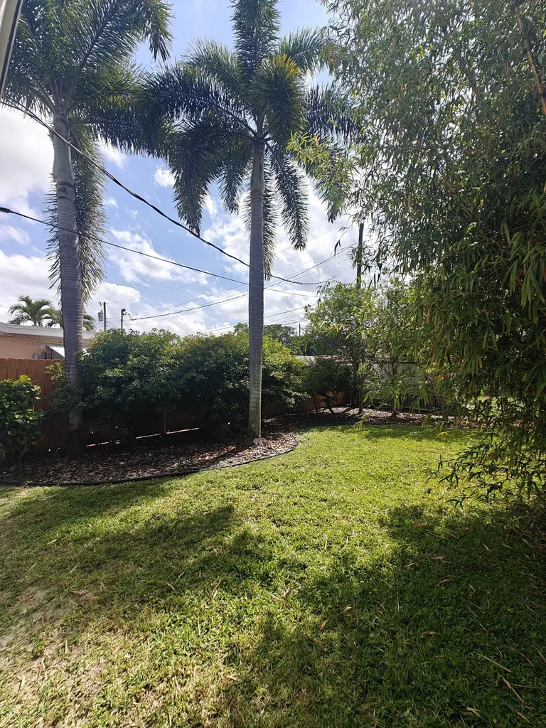 2120 N 57th Way Hollywood FL 33021