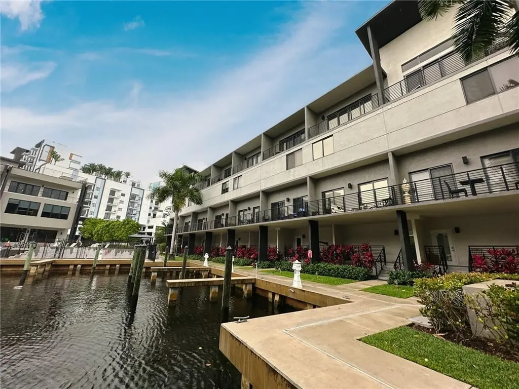 113 SE 1st Circle Pompano Beach FL 33060
