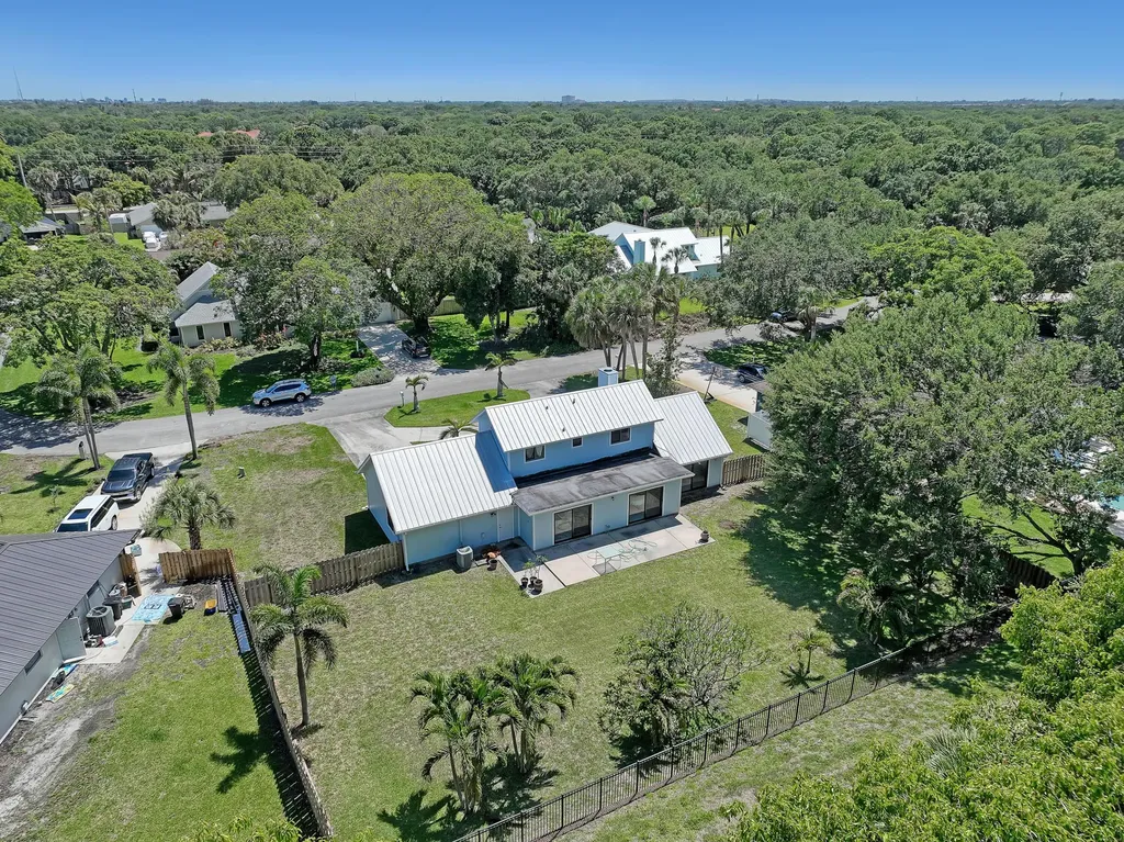 11078 Oak Way Circle Palm Beach Gardens FL 33410
