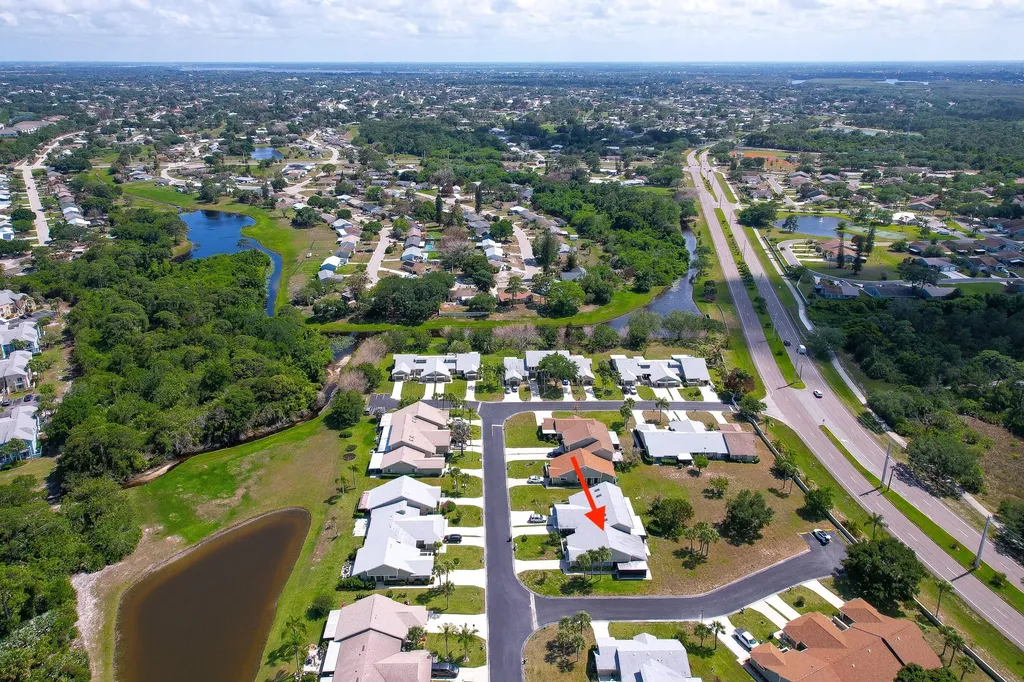 1533 SE Crayrich Court Port St Lucie FL 34952