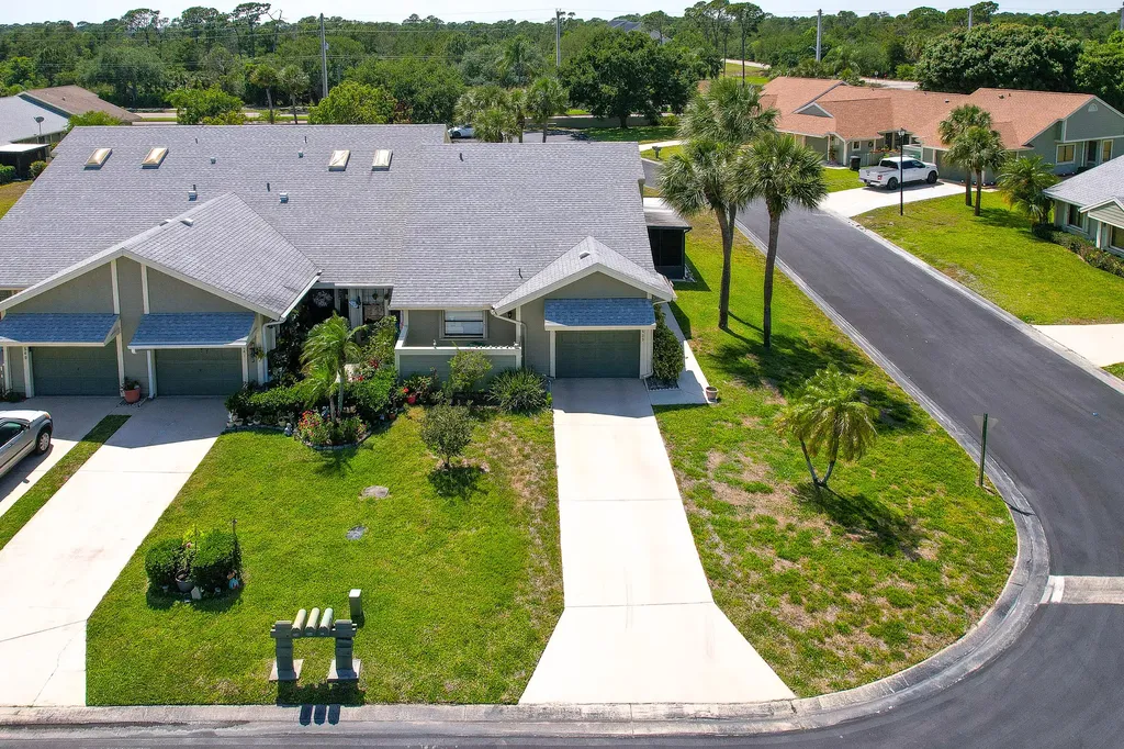 1533 SE Crayrich Court Port St Lucie FL 34952