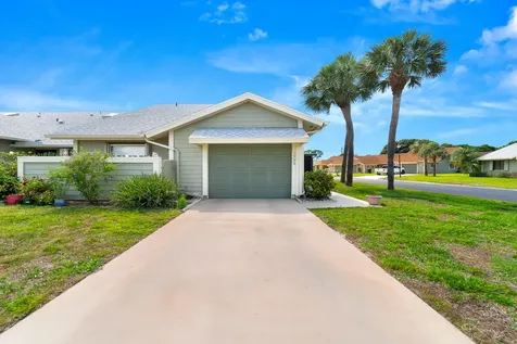 1533 SE Crayrich Court Port St Lucie FL 34952