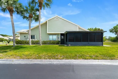1533 SE Crayrich Court Port St Lucie FL 34952