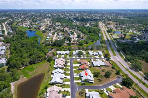 1533 SE Crayrich Court Port St Lucie FL 34952