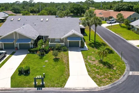 1533 SE Crayrich Court Port St Lucie FL 34952
