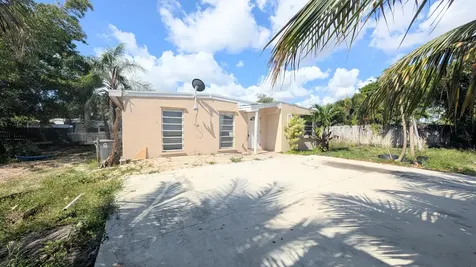 490 Tulip Tree Drive Lake Worth FL 33462