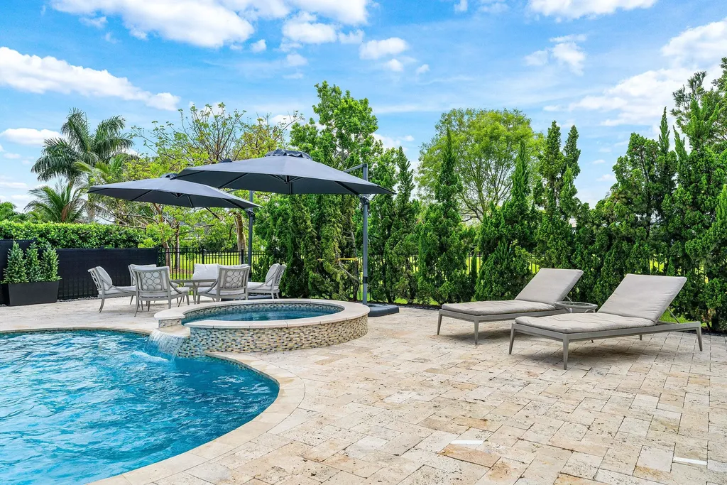 933 Deer Haven Drive Loxahatchee FL 33470