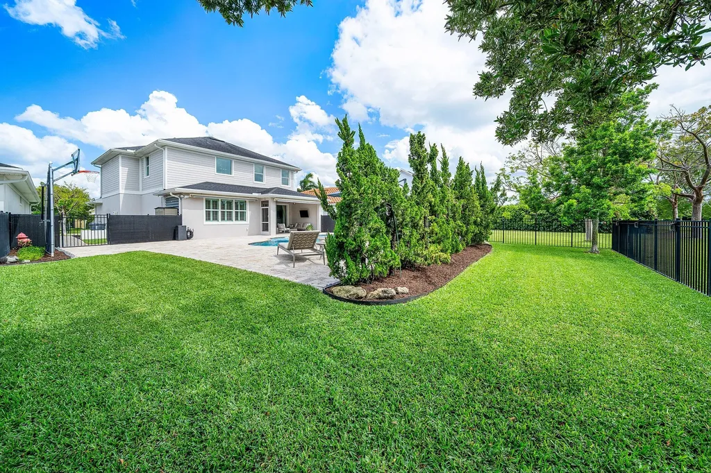 933 Deer Haven Drive Loxahatchee FL 33470