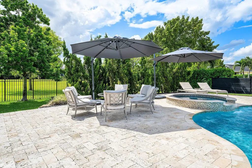 933 Deer Haven Drive Loxahatchee FL 33470