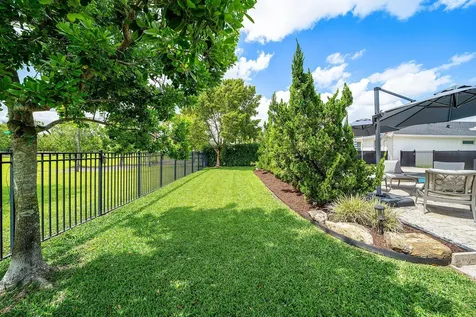 933 Deer Haven Drive Loxahatchee FL 33470