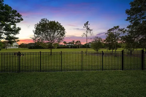 933 Deer Haven Drive Loxahatchee FL 33470
