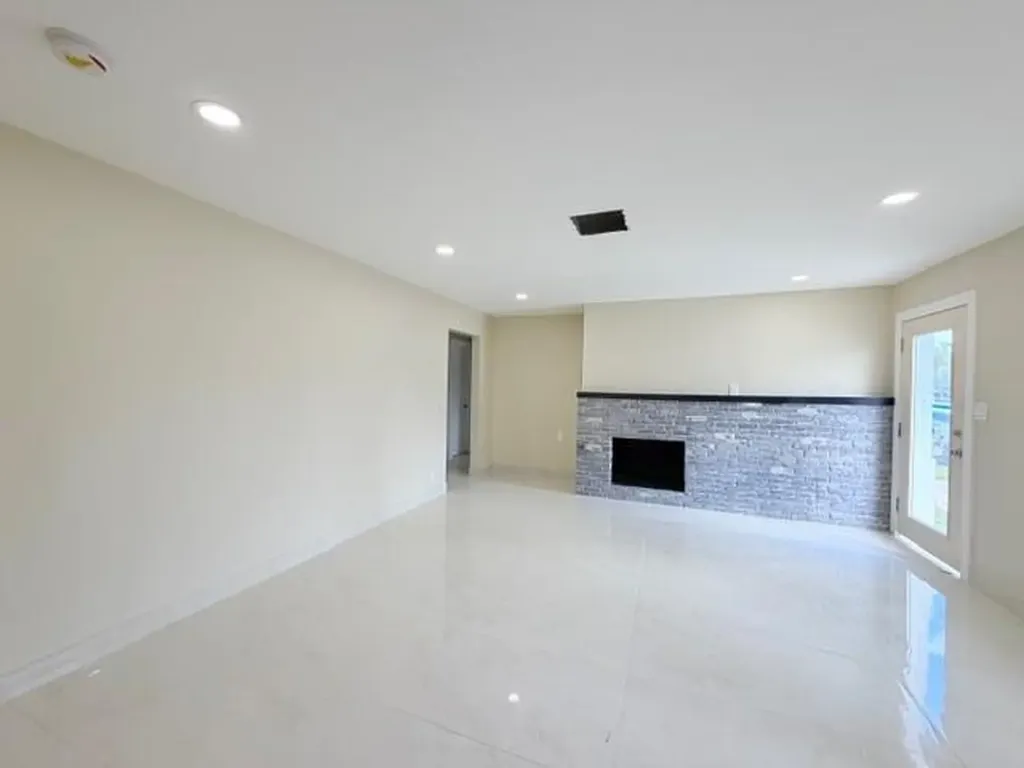 53 NE 16th Place Fort Lauderdale FL 33305