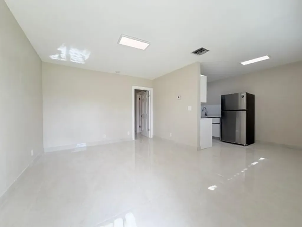 53 NE 16th Place Fort Lauderdale FL 33305