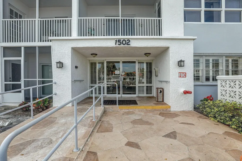 1502 S Lakeside Drive Lake Worth Beach FL 33460