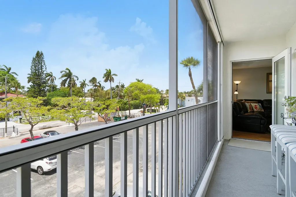 1502 S Lakeside Drive Lake Worth Beach FL 33460