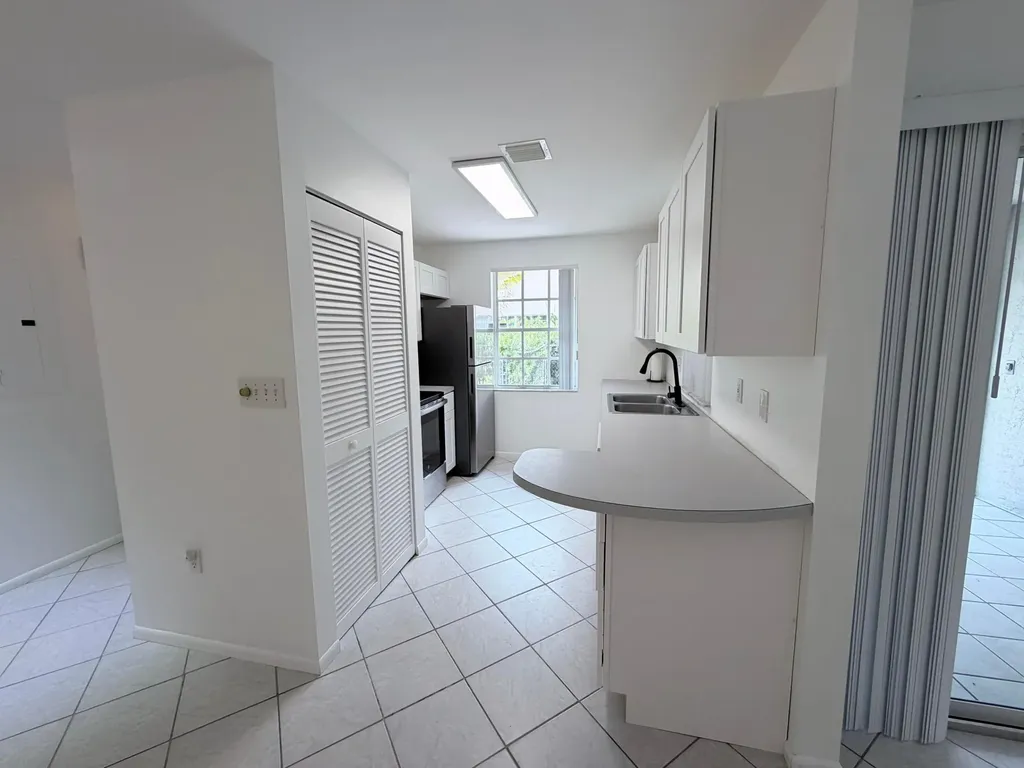 2562 NW 82nd Terrace Coral Springs FL 33065