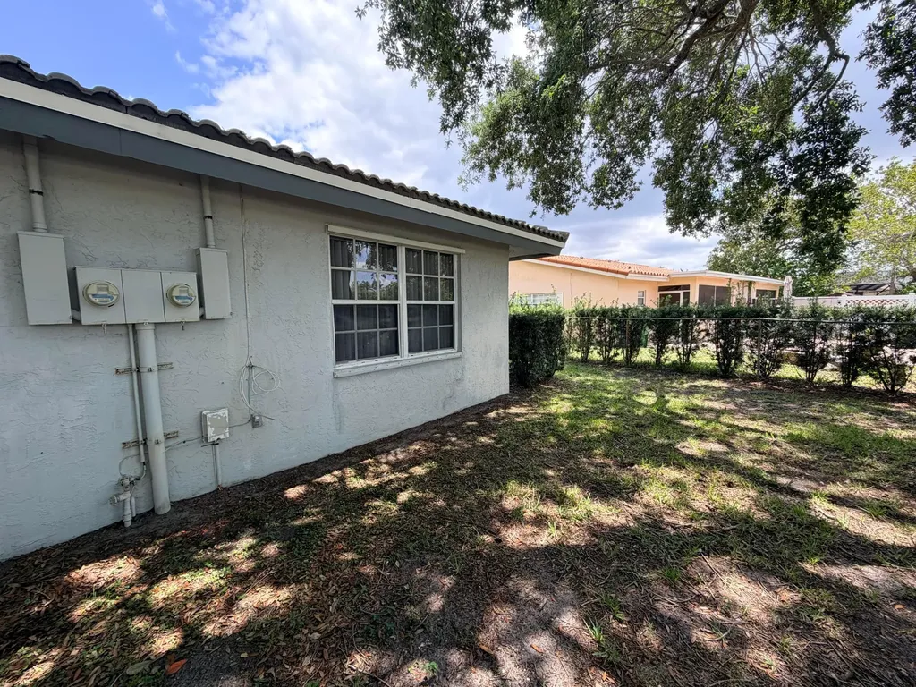 2562 NW 82nd Terrace Coral Springs FL 33065