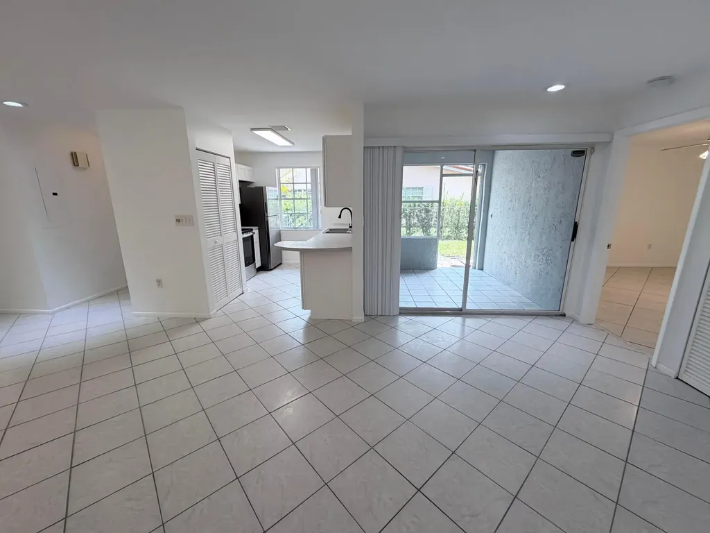 2562 NW 82nd Terrace Coral Springs FL 33065